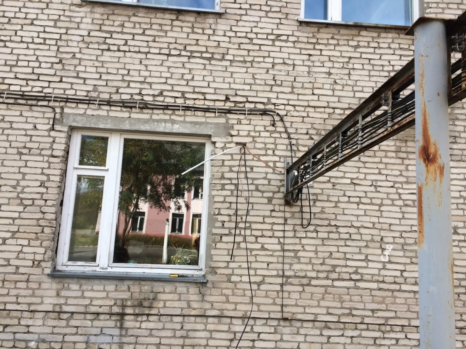 Детальный вид первого блока Daikin Детальный вид внутреннего блока Daikin FTXF50A в серверной